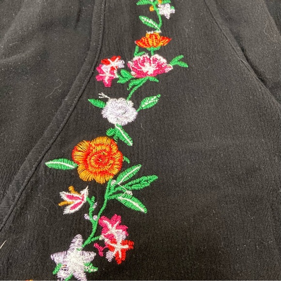 Shein Size 3XL Black Floral Tank Top with Embroidered Flower, Sleeveless - Picture 4 of 7